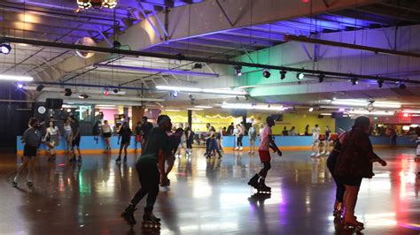 Rollerskating rinks near me - Skateland Roller Skating and Sports rink infomation. SKatelands NEW Learn To Skate Rink 2 skate rinks for the price of 1 PUBLIC SKATE TIMES: FRI 6-8PM, SAT/SUN 2-4PM, SUNDAY 10A-12PM